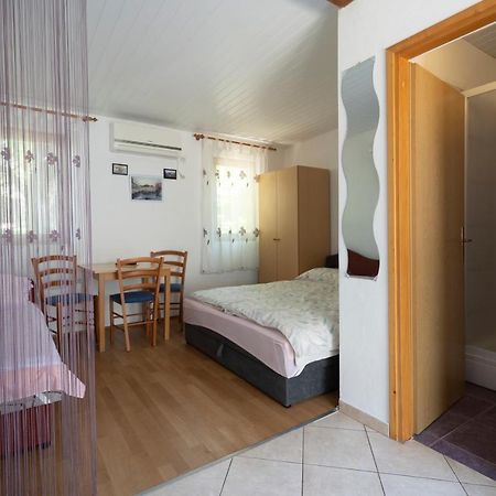 Studio Apartman Ema Gornji Karin Exteriör bild